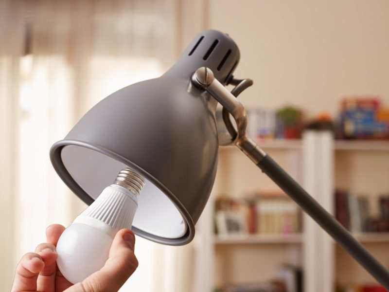 Ahorrar factura luz: trucos y consejos