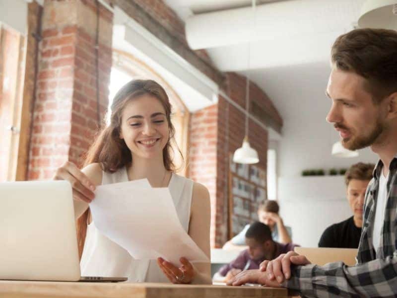 Firmar tu primer contrato laboral