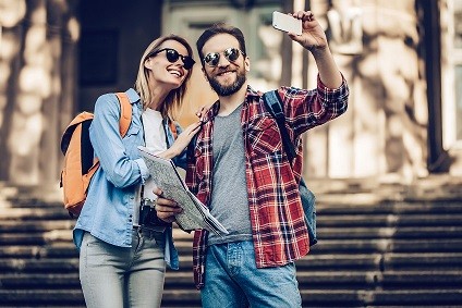 viajar en el puente de octubre sin gastar demasiado