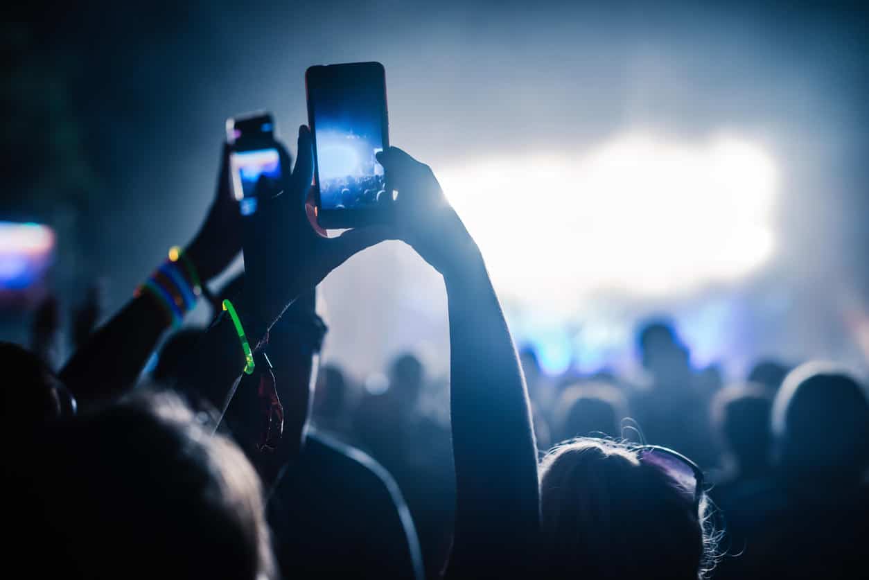 Peronas en un festival de verano al que fueron ahorrando dinero