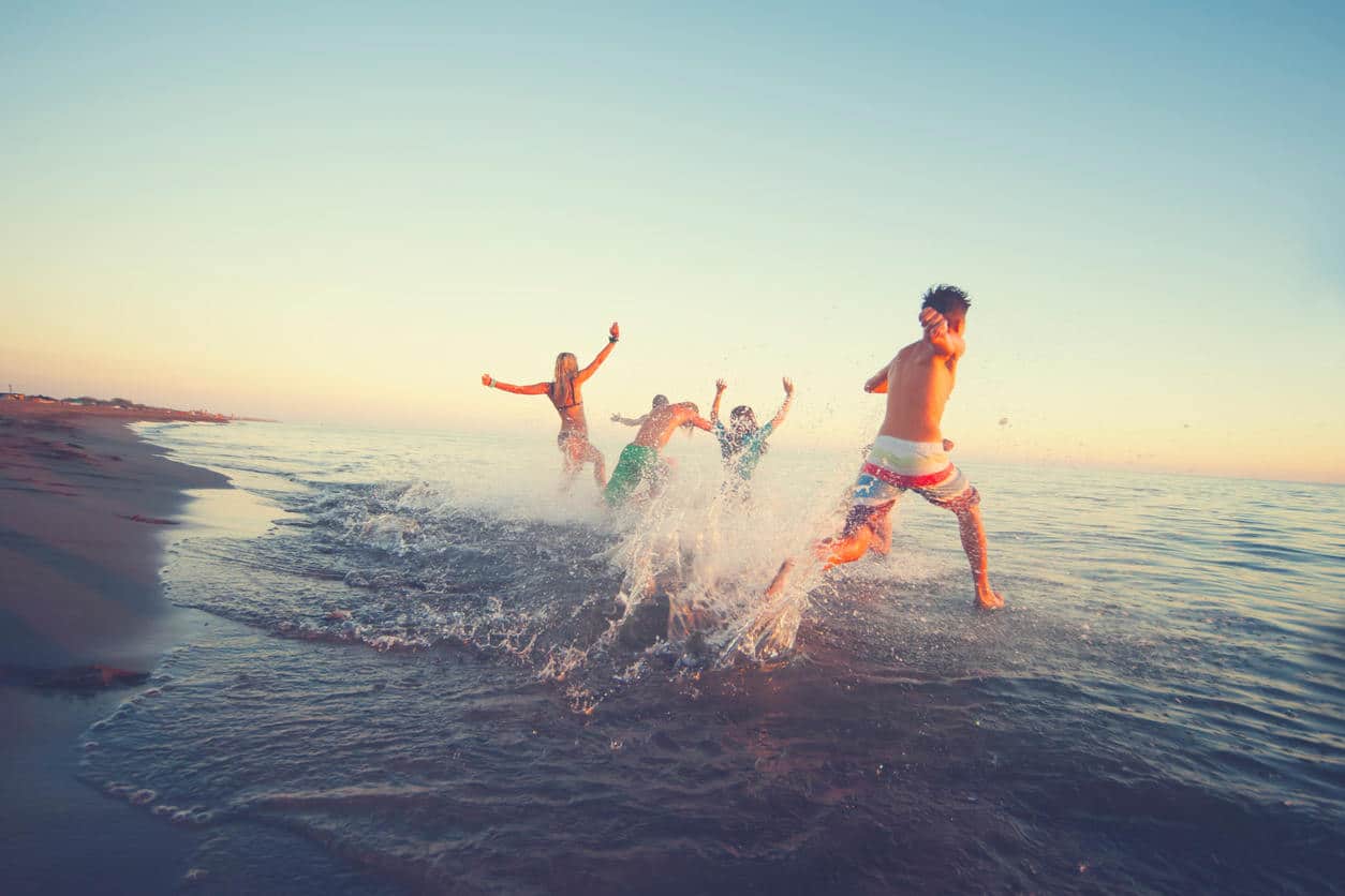 Sigue nuestros consejos y trucos para evitar robos en la playa este verano