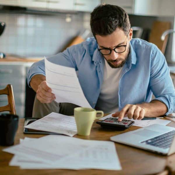 Cómo ahorrar en casa en septiembre revisando facturas y servicios contratados