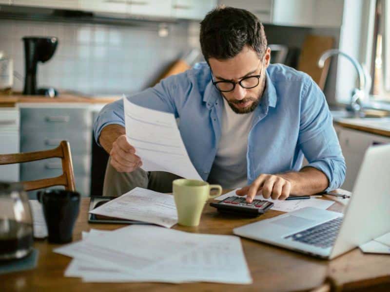 Cómo ahorrar en casa en septiembre revisando facturas y servicios contratados