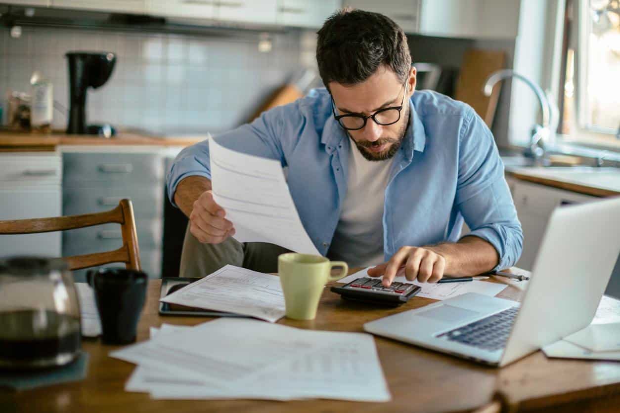 Cómo ahorrar en casa en septiembre revisando facturas y servicios contratados