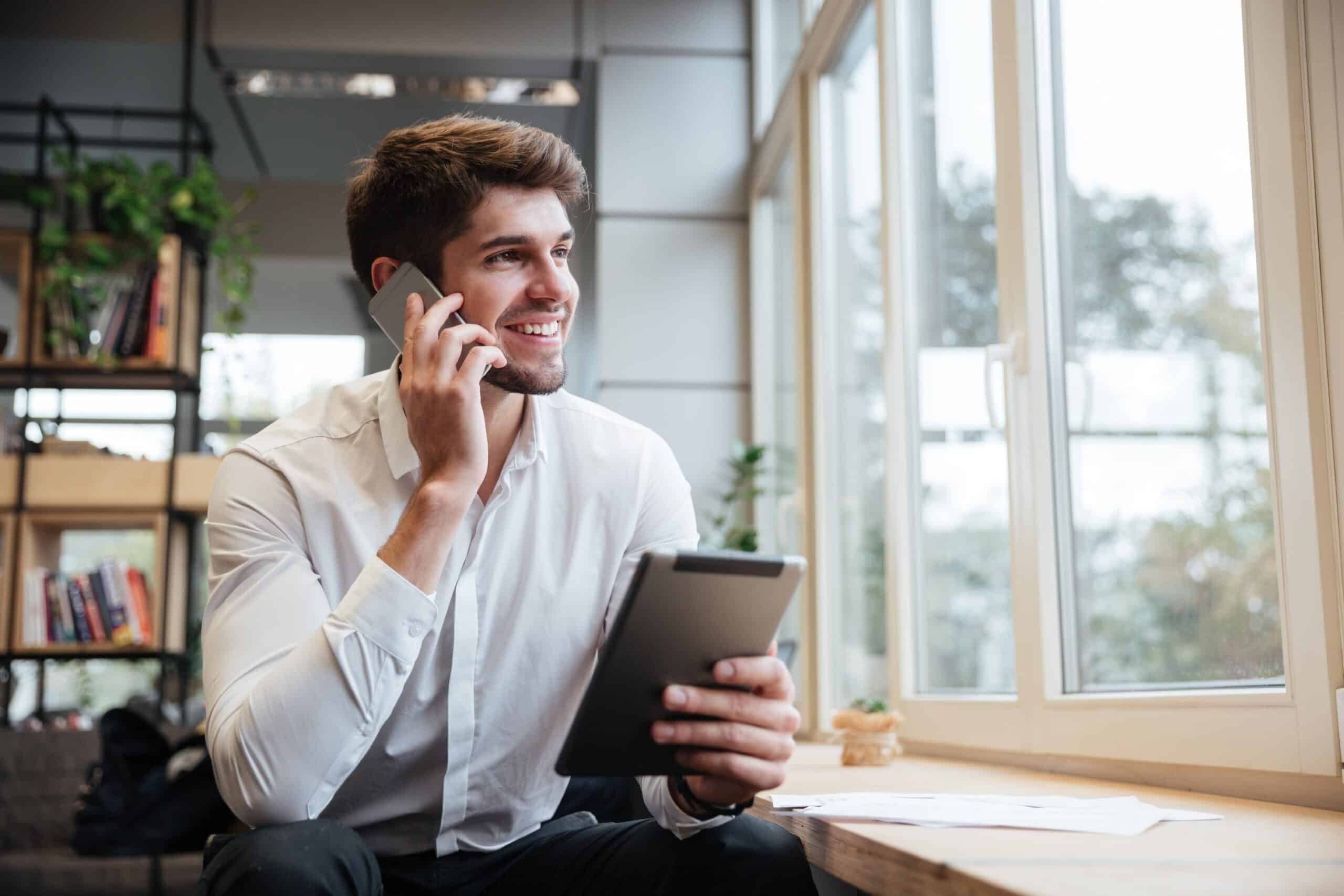 Persona estudiando cómo es la nueva ley de startups