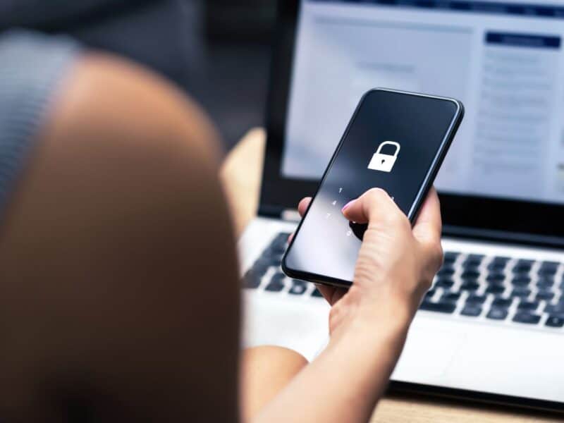 Persona protegida de un ciberfraude
