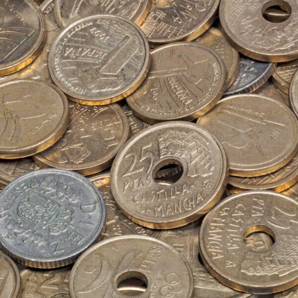 Pesetas de distintos valores.