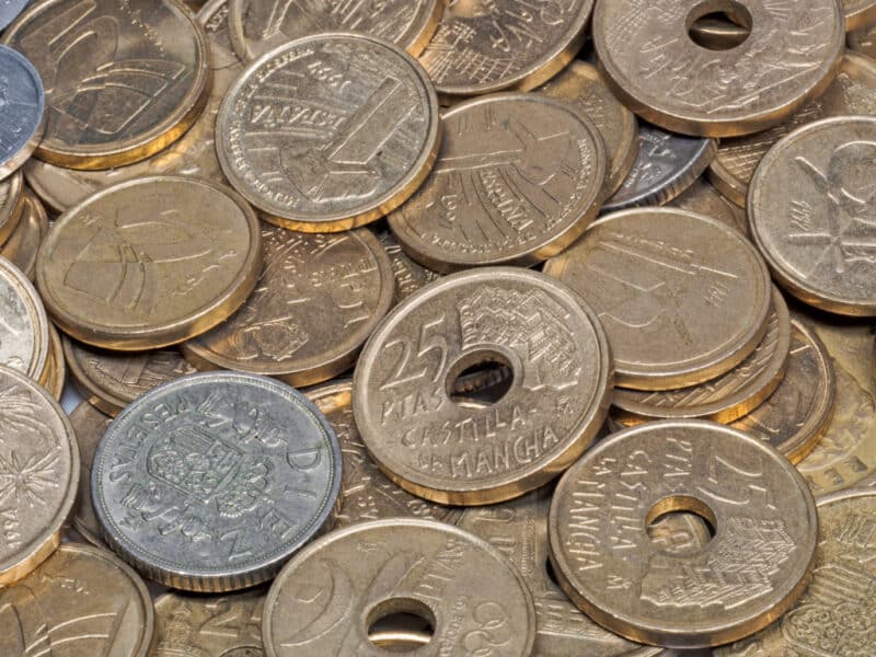 Pesetas de distintos valores.
