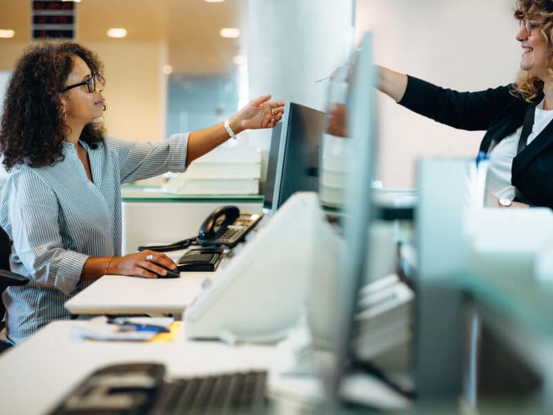 Persona solicitando prestaciones por desempleo