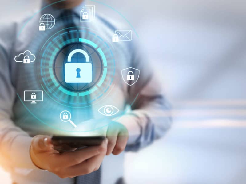 Persona que trabaja de Cyyber profiling