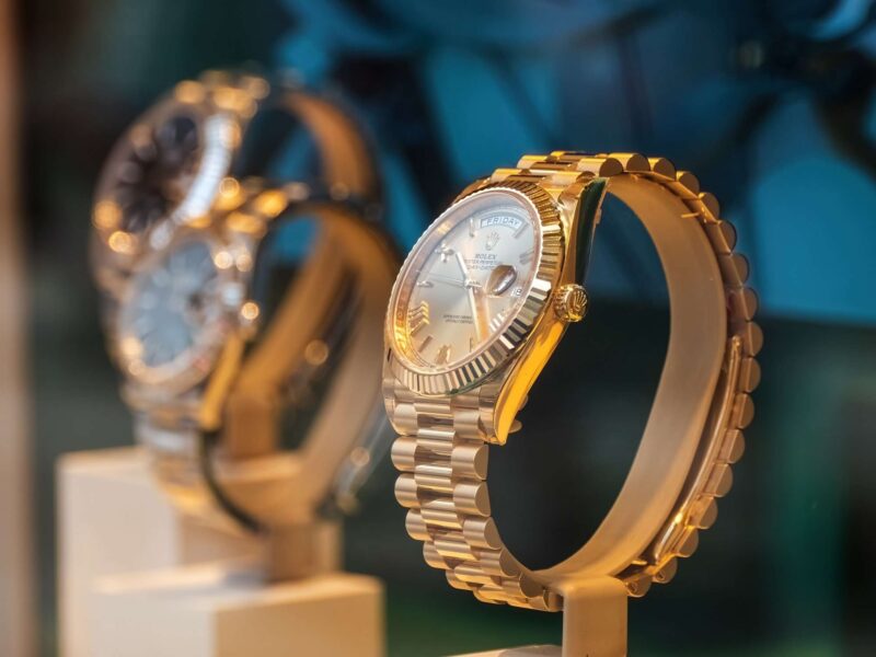 Relojes luxury de lujo en una vitrina