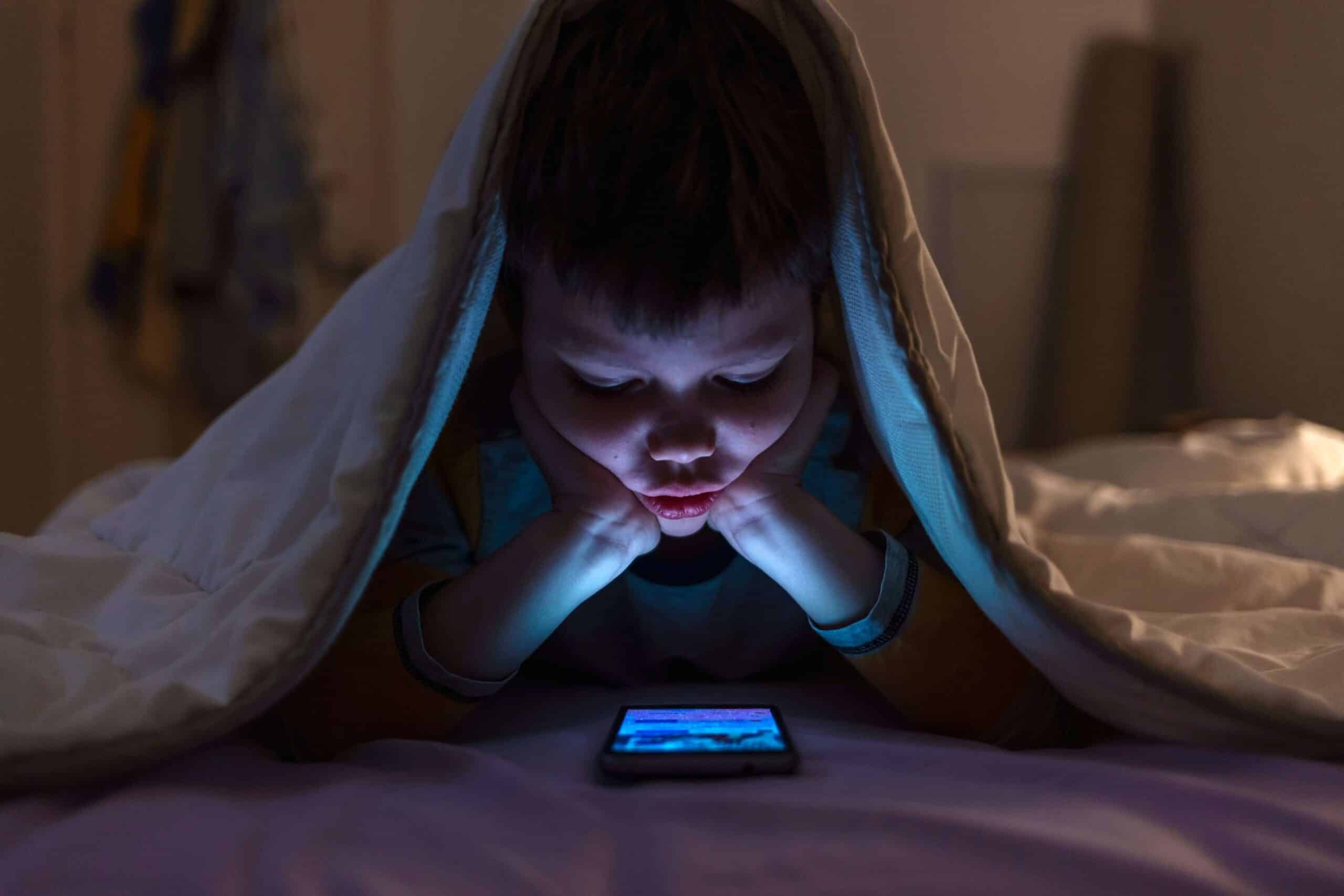 Guía de ciberseguridad para proteger a tus hijos | ABANCA Blog