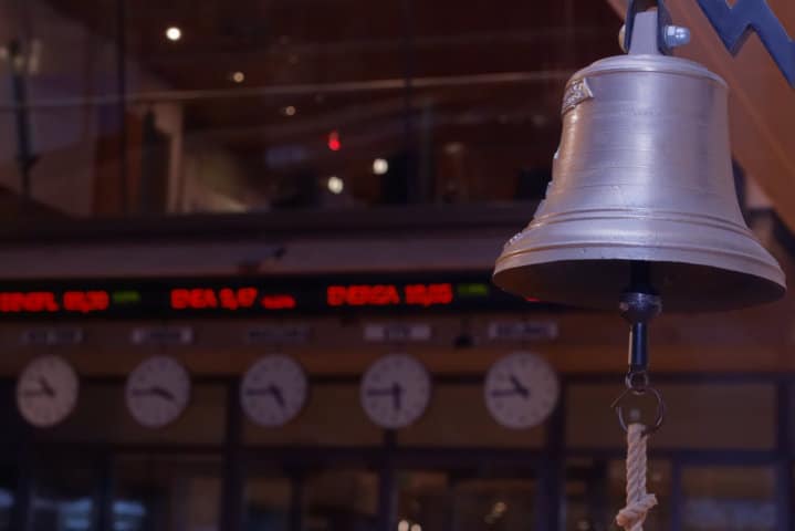 Campana de salida a bolsa de una empresa al mercado