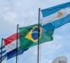 Banderas de los países fundadores del Mercosur.